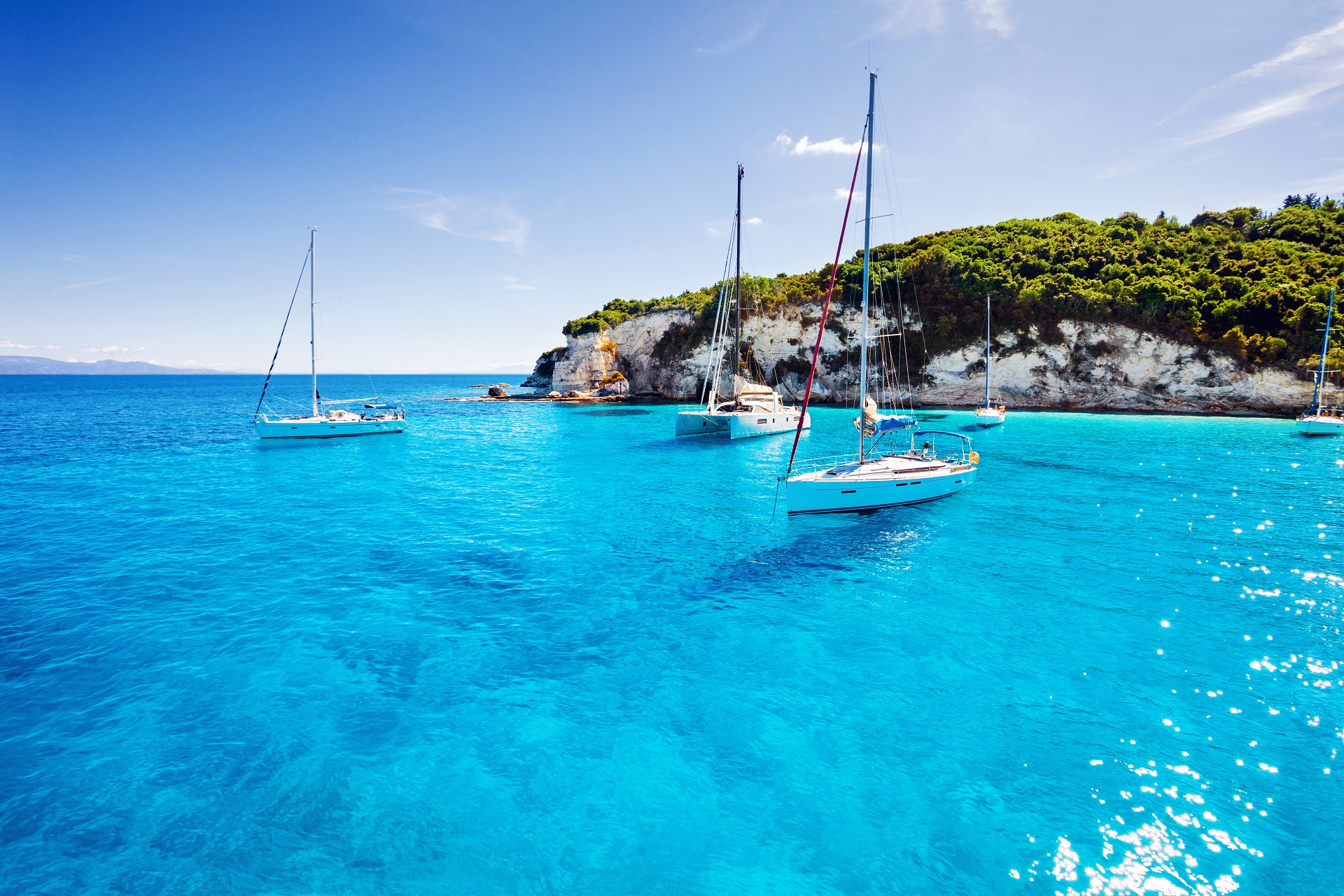 Catamaran vs. Sailing Yacht; What to Book for Your Zadar Yacht Charter?