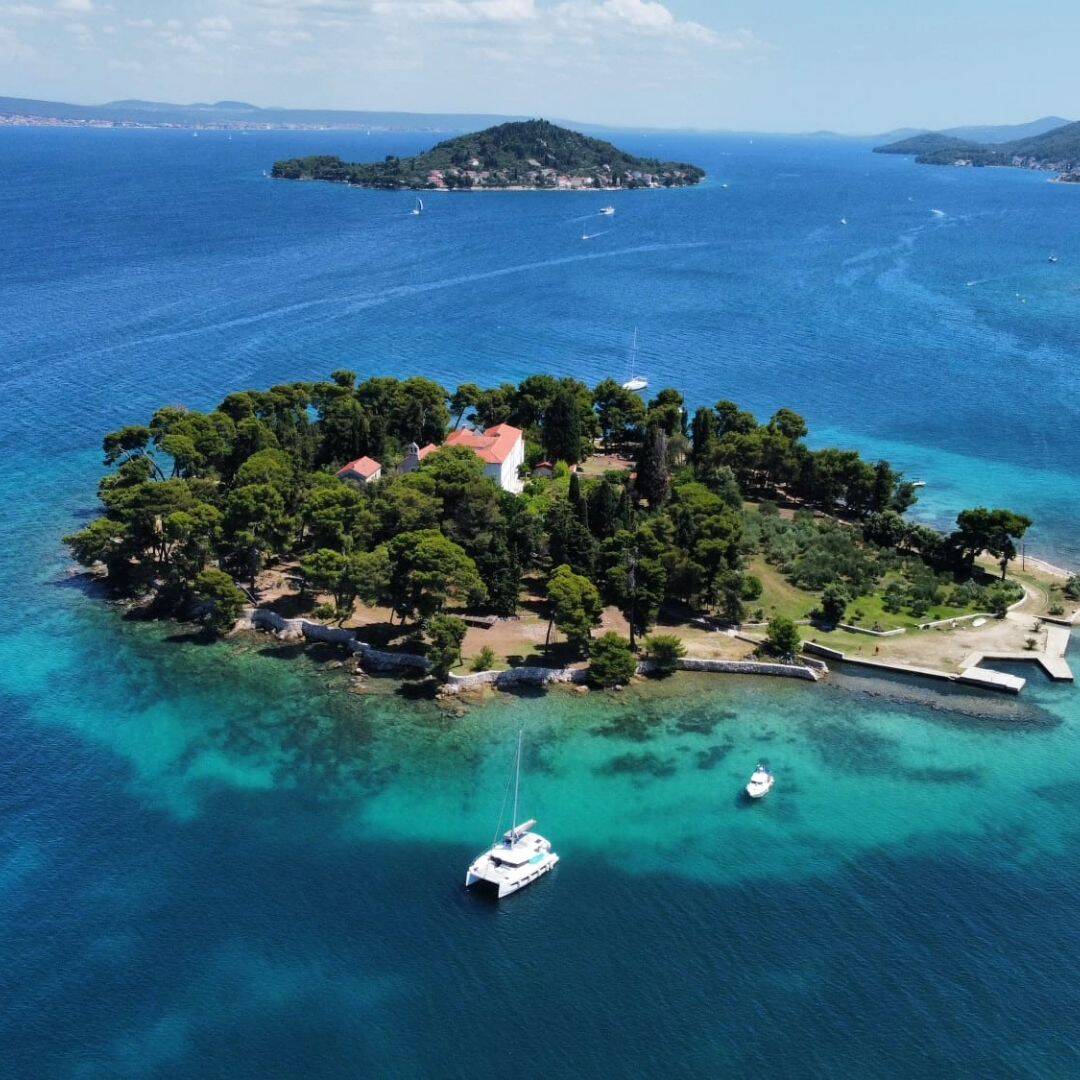 Experience serenity and tranquility at Oto&#269;i&#263; Galevac (&Scaron;kolji&#263;) &ndash; a hidden gem for the soul and body. 

&#128205;Located near Preko, this small island is an ideal spot for a short sailing stop from Zadar or on your way back. 
